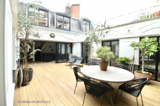 Maison de ville avec dépendance et terrasse - 